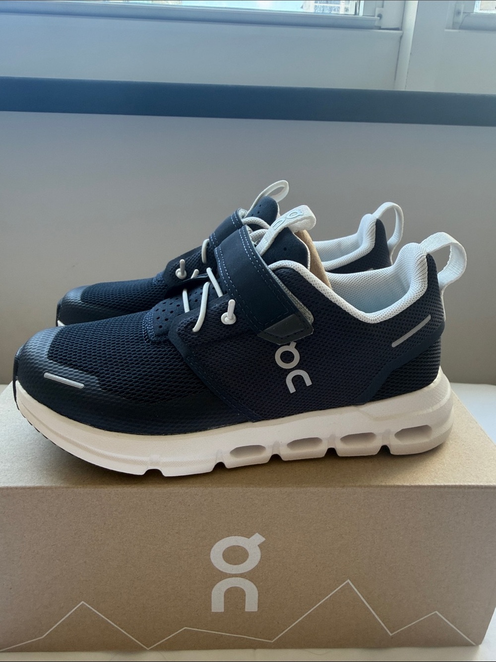 On Running Kids Navy and White Cloud Trainers with Hook-and-Loop Strap